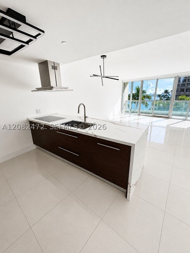 Building Photo - 465 Brickell Ave
