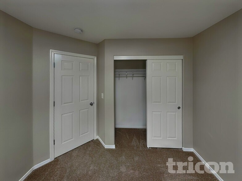 Building Photo - 1811 NE 89th Cir