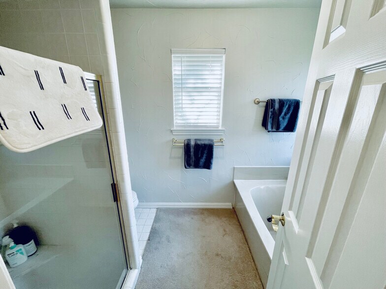 Building Photo - 7508 Aspen Wood Cir