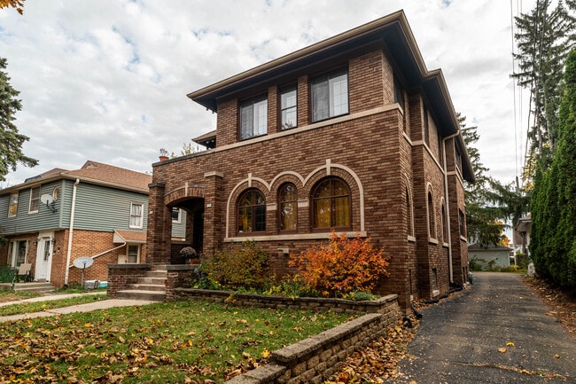 Building Photo - 522 N 65th St