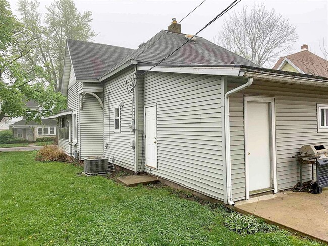 Building Photo - PRELEASING for AUGUST! Close to Campus