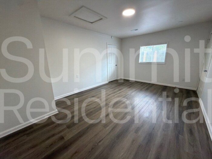 Building Photo - 327 Laclede St