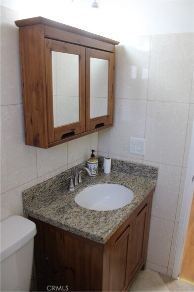 Building Photo - 5192 Robinwood Dr