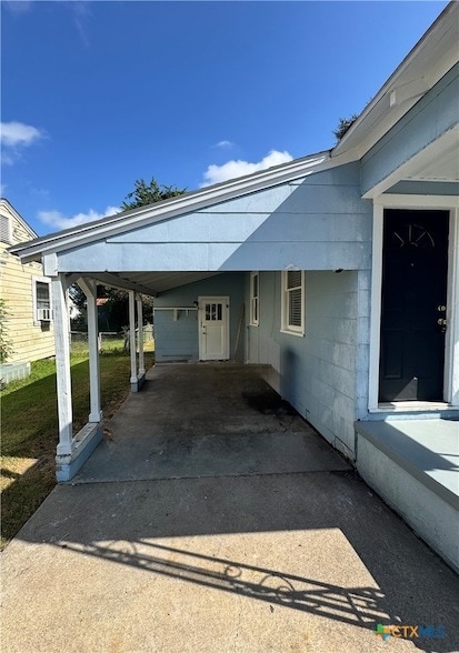 Building Photo - 1312 E Mistletoe Ave