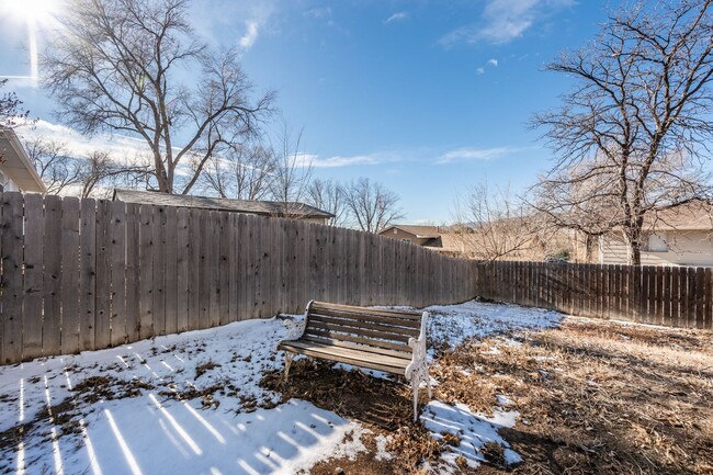 Building Photo - Beautiful updated 4 bed 2 bath Widefield h...