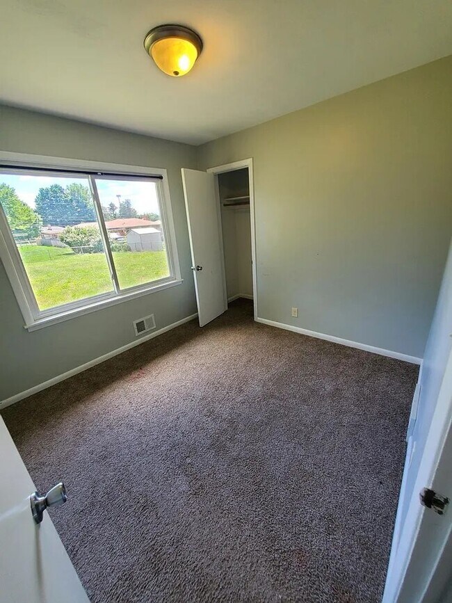 Building Photo - Single Family Home in Desirable Kentwood