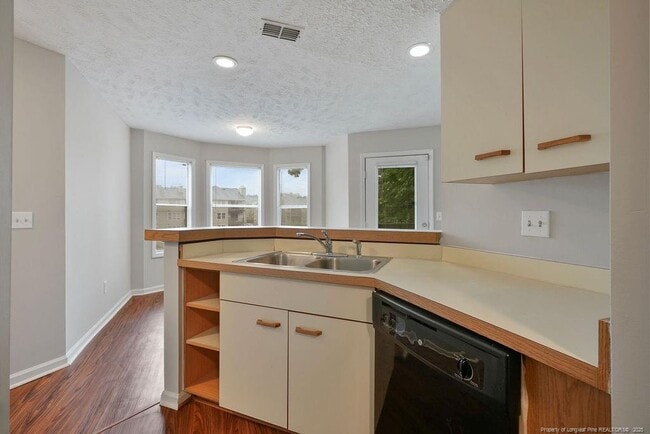 Building Photo - 6804 Willowbrook Dr