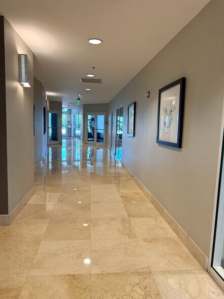 Building Photo - 6515 Collins Ave