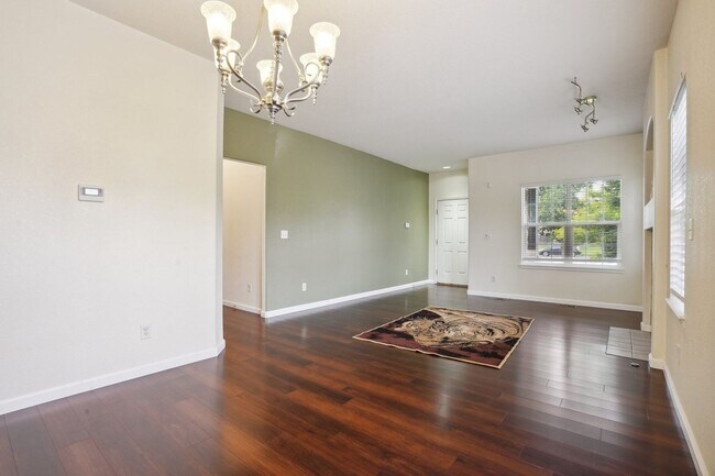 Building Photo - 4 Bedroom Single Family in Denver