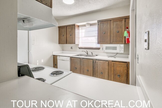 Primary Photo - 1223 Lakecrest Dr