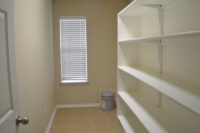 Building Photo - 3 Bedroom 2 bath Home in NW San Antonio Re...