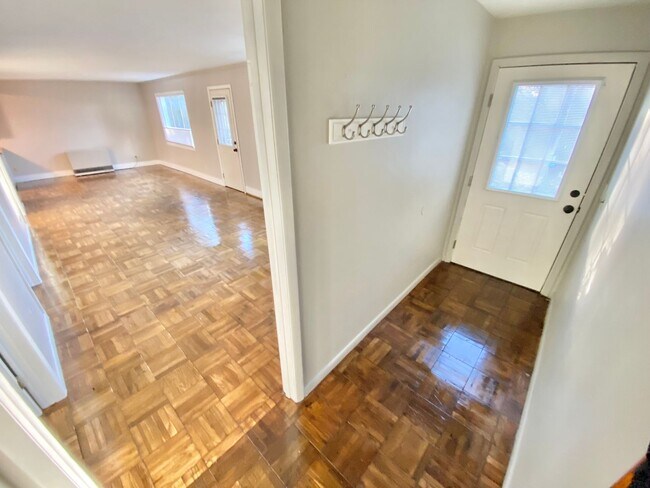 Building Photo - 125 Station Rd