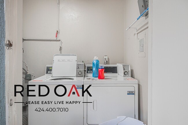 Building Photo - 12007 Sycamore St