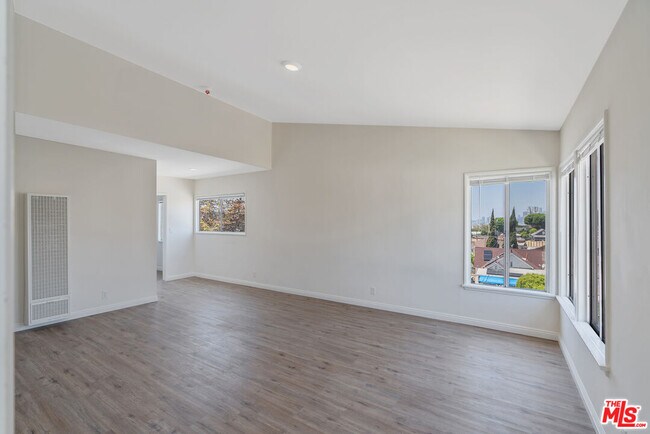 Building Photo - 945 N Ditman Ave