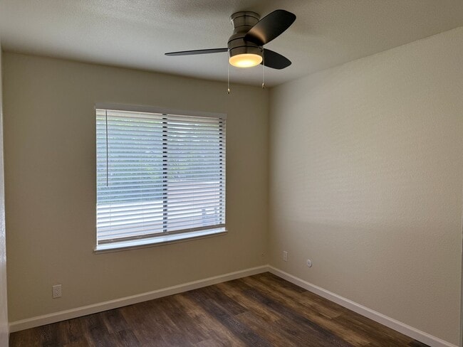 Building Photo - Blossom Valley Townhome