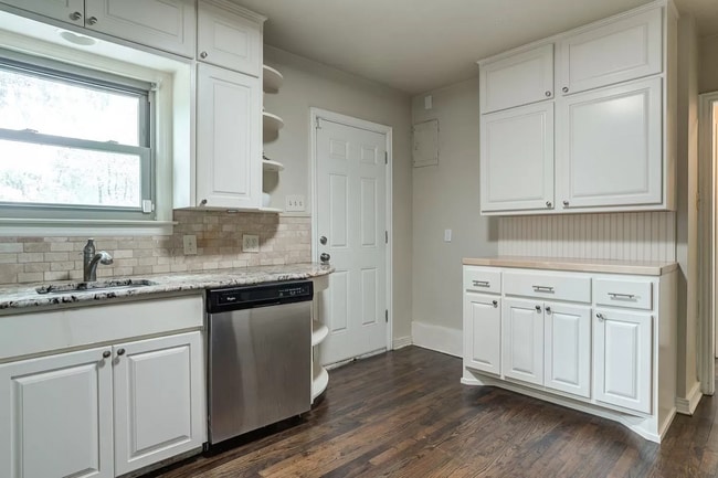 Building Photo - Pre-lease Summer 2026! Beautiful Tech Terrace Home! Full of Character!