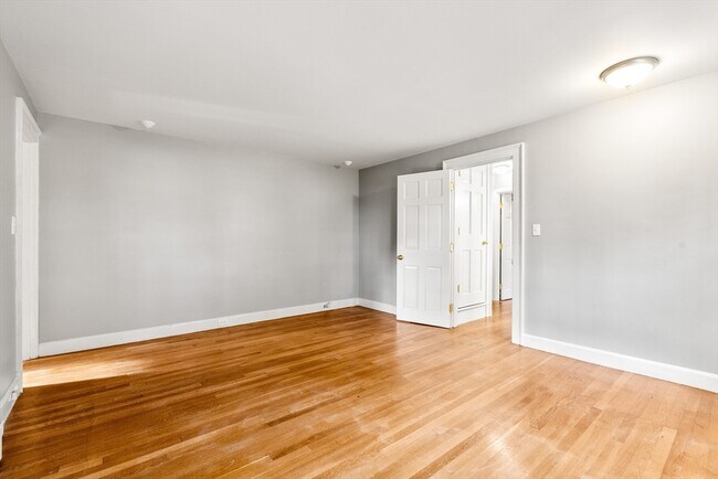 Building Photo - 30 Spray Ave