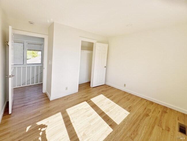 Building Photo - 172 Great Cir Dr