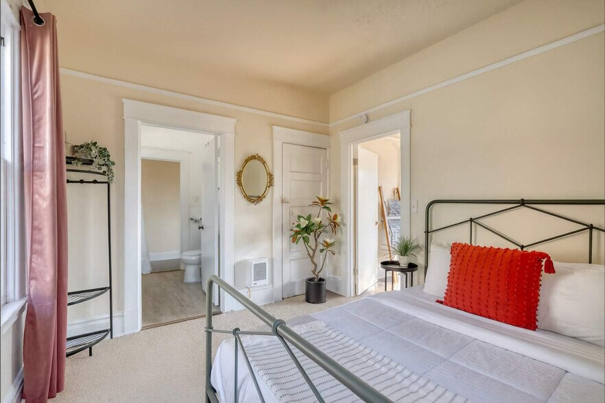 Building Photo - 502 NE 29th Ave