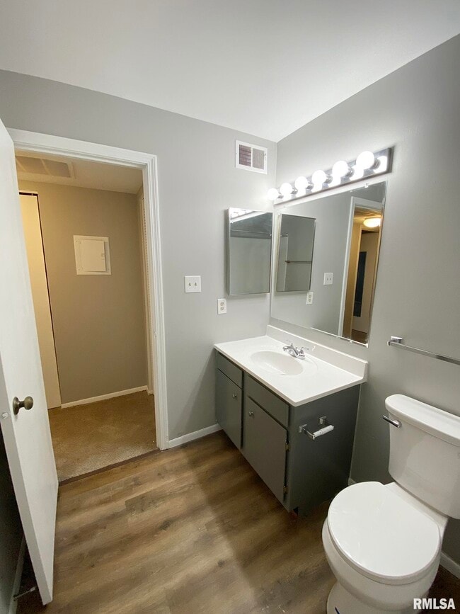 Building Photo - 5905 W Ridgecrest Dr