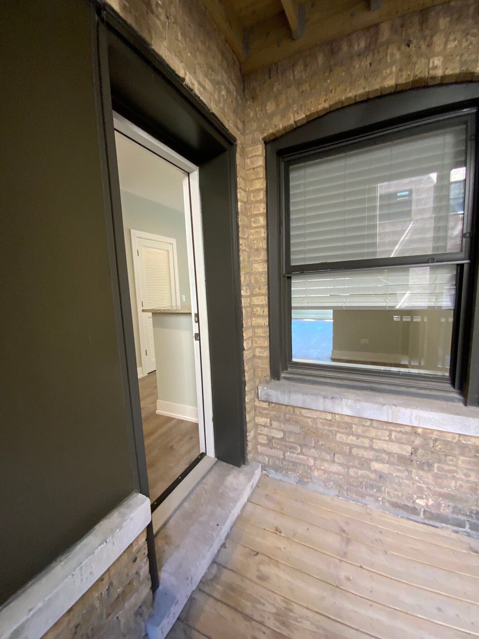 Building Photo - 1143 Maple Ave