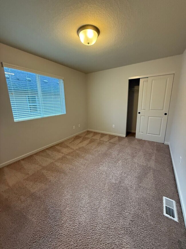 Building Photo - Impressive North Plains Home Backing to Protected Green Space – Move-In Ready!