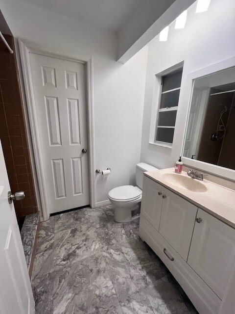 Building Photo - Beautiful Like New Home For Rent in Brandon!