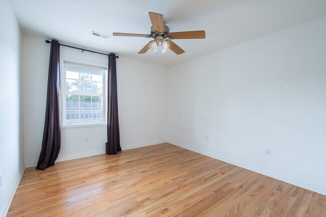 Building Photo - 108 Evergreen Pl