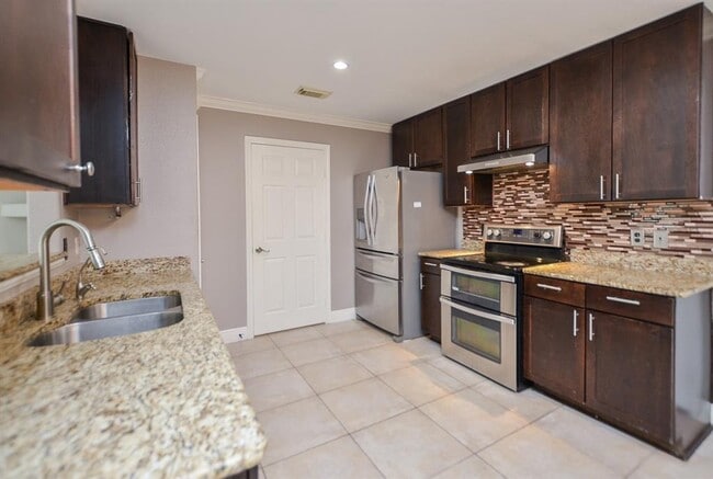 Building Photo - 18818 Driftwood Springs Dr