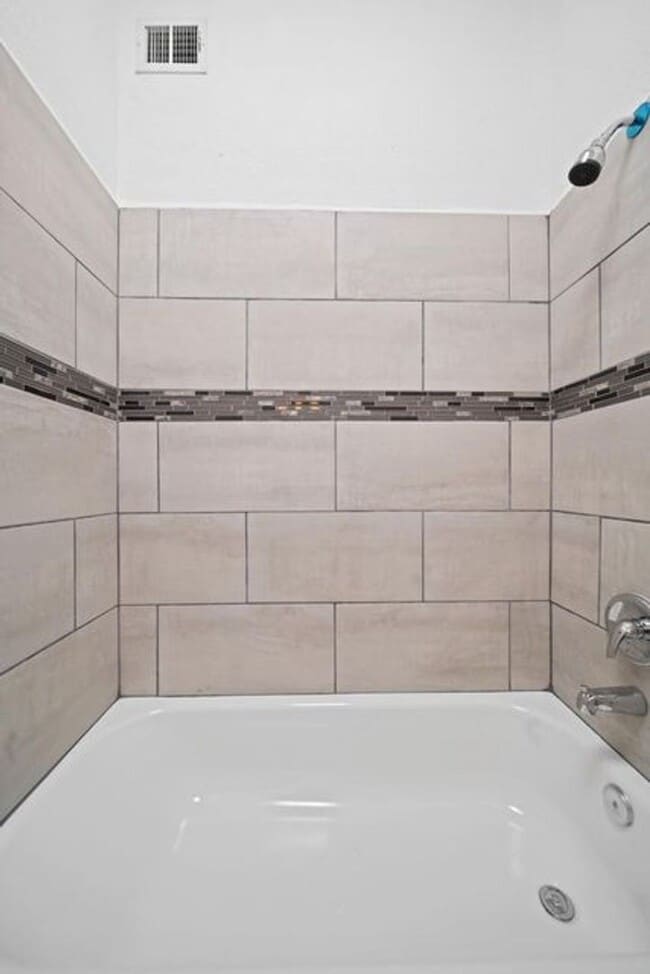 Building Photo - Adorable 2 bedroom, 2 bath home in East  El Paso!