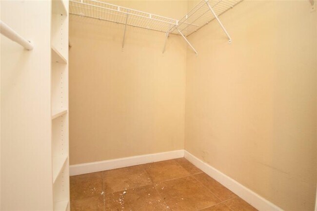 Building Photo - 643 Vista Isles Dr