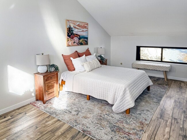 Building Photo - Beautifully Remodeled 3BD/2.5BA Spacious T...