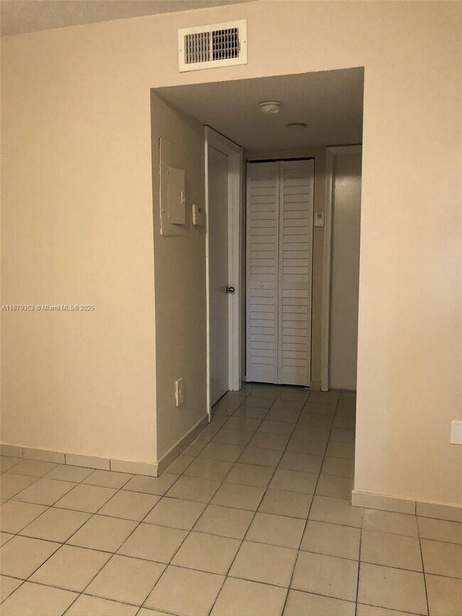 Building Photo - 5960 W 25th Ct