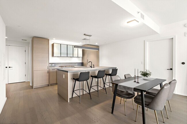 Building Photo - 1425 Hudson St