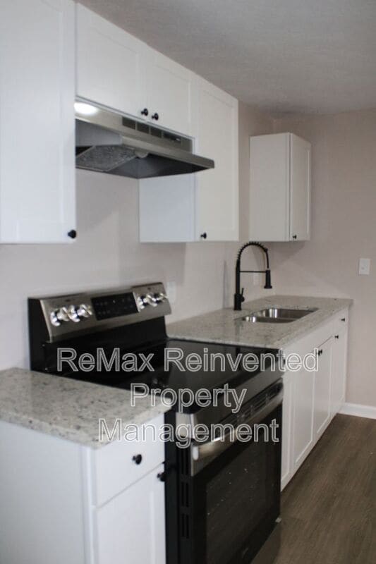 Building Photo - 301 Jehossee Dr SE