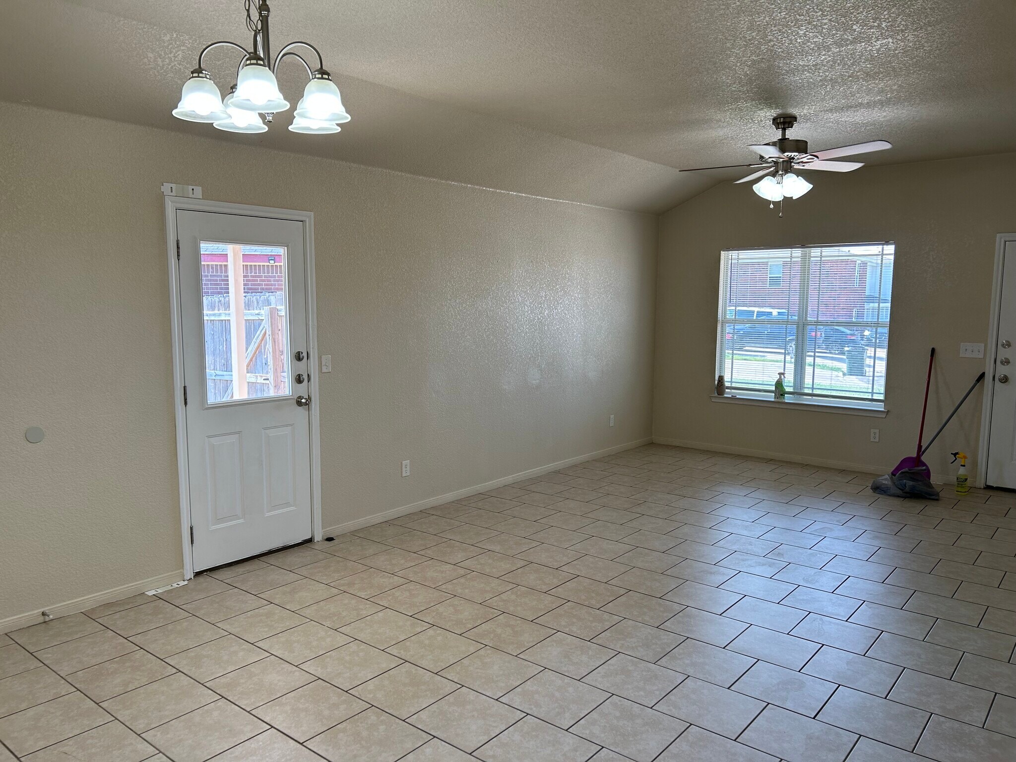 Living/Dining Room - 220 Ryan Cir Apt B
