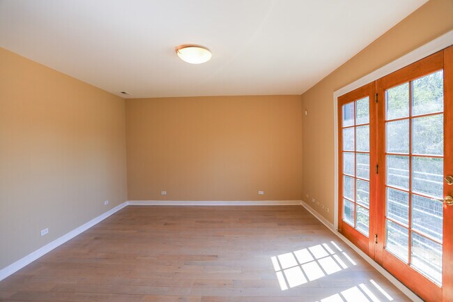 Building Photo - 4321 W Peterson Ave