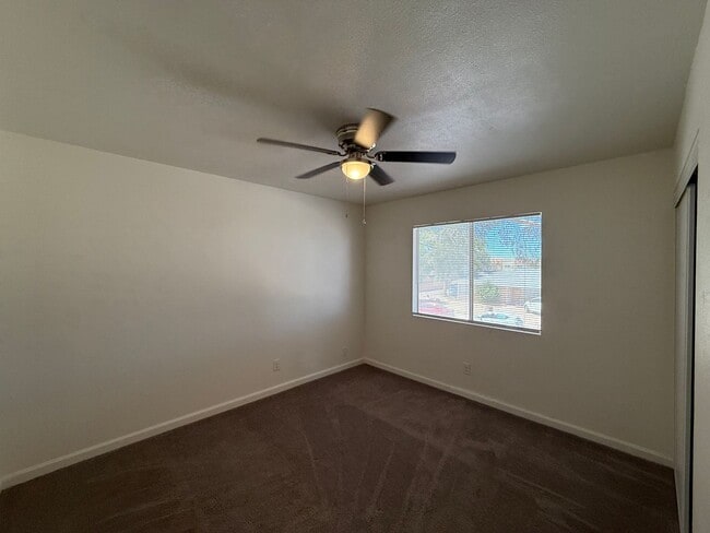 Building Photo - 524 E Ave Q-12