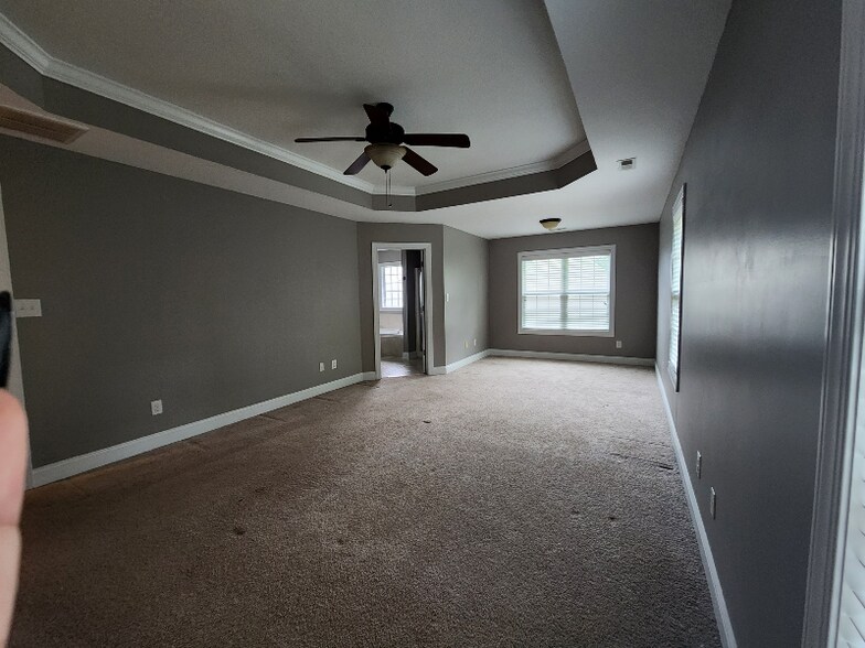 Building Photo - 611 Stagecoach Dr