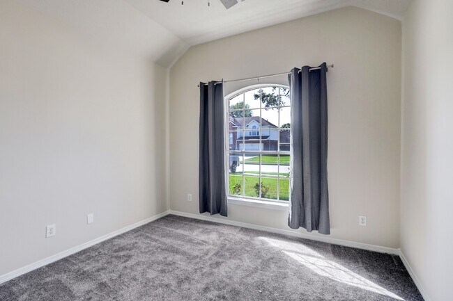 Building Photo - 19506 Arbor Pines Ln