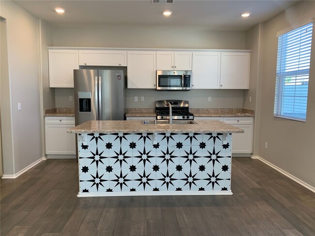 Building Photo - 30349 Village Knoll Dr