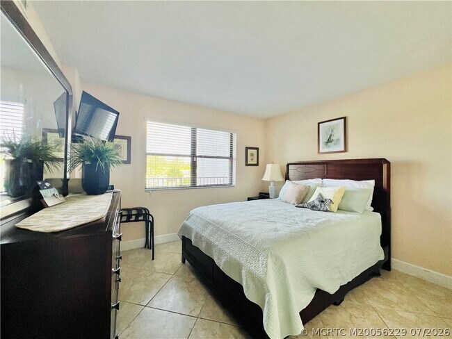 Building Photo - 4250 N Hwy A1A