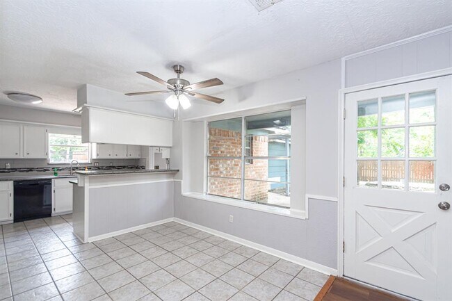 Building Photo - 5414 Forest Timbers Dr