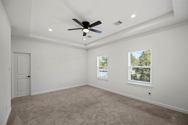 Building Photo - 1071 St Clair St