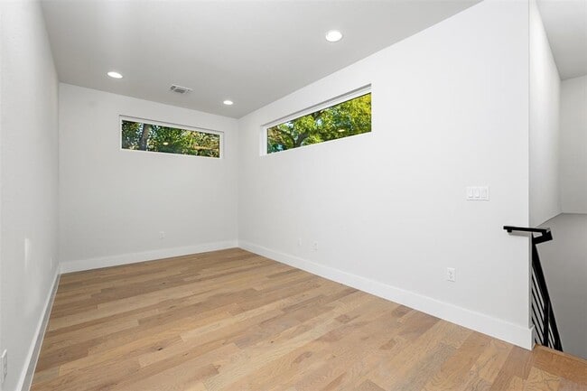 Building Photo - 407 El Paso St