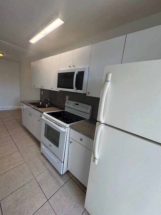 Building Photo - 2401 Van Buren St