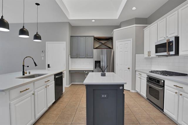 Building Photo - 9409 Stonewood Dr