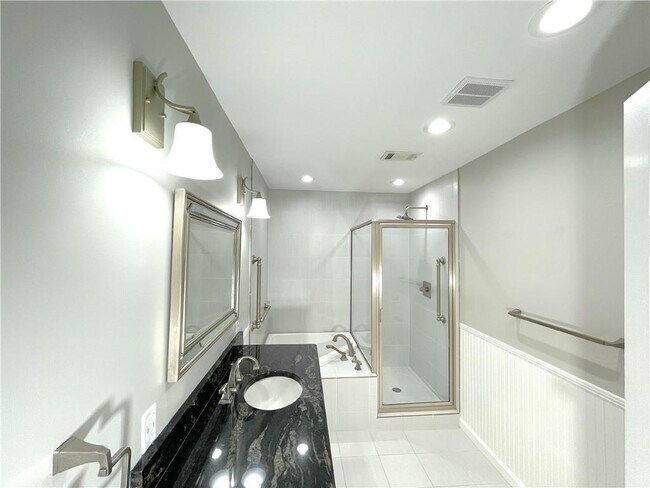 Building Photo - 655 Huntwick Pl