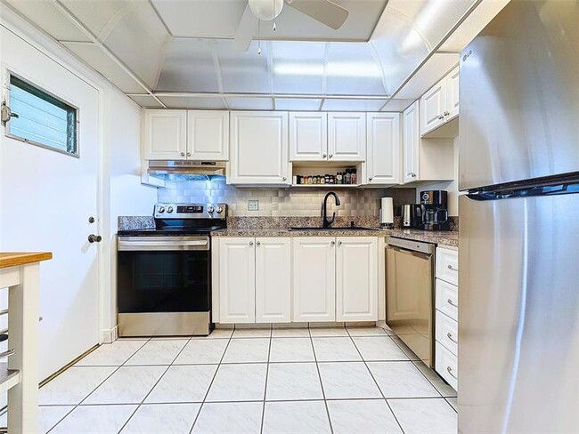 Building Photo - 2309 S Cypress Bend Dr