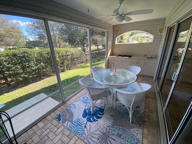Building Photo - SEASONAL RENTAL in Glenview - 3 Beds, 2 Ba...